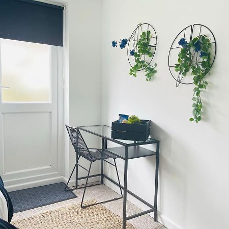 Lovely 1 Bed Home Near Hospital, With Parking & Garden Work Contractor Leisure, Sapphire Cambridge  Ngoại thất bức ảnh