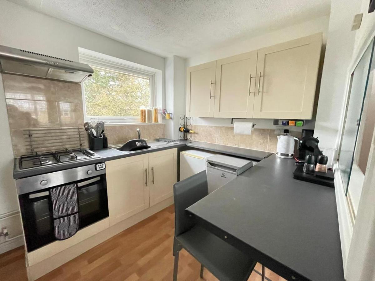 Lovely 1 Bed Home Near Hospital, With Parking & Garden Work Contractor Leisure, Sapphire Cambridge  Ngoại thất bức ảnh