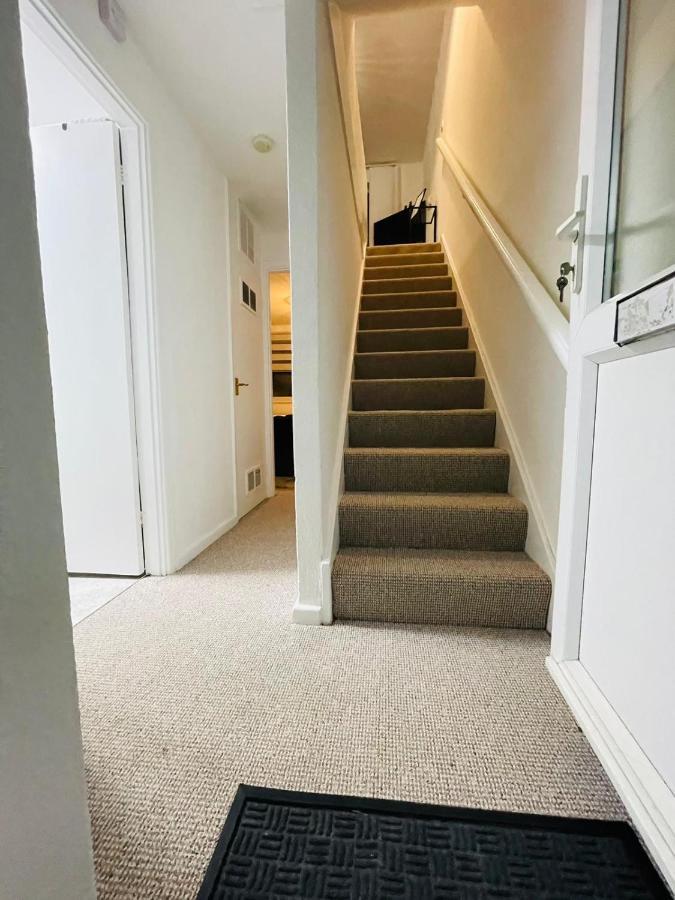Lovely 1 Bed Home Near Hospital, With Parking & Garden Work Contractor Leisure, Sapphire Cambridge  Ngoại thất bức ảnh