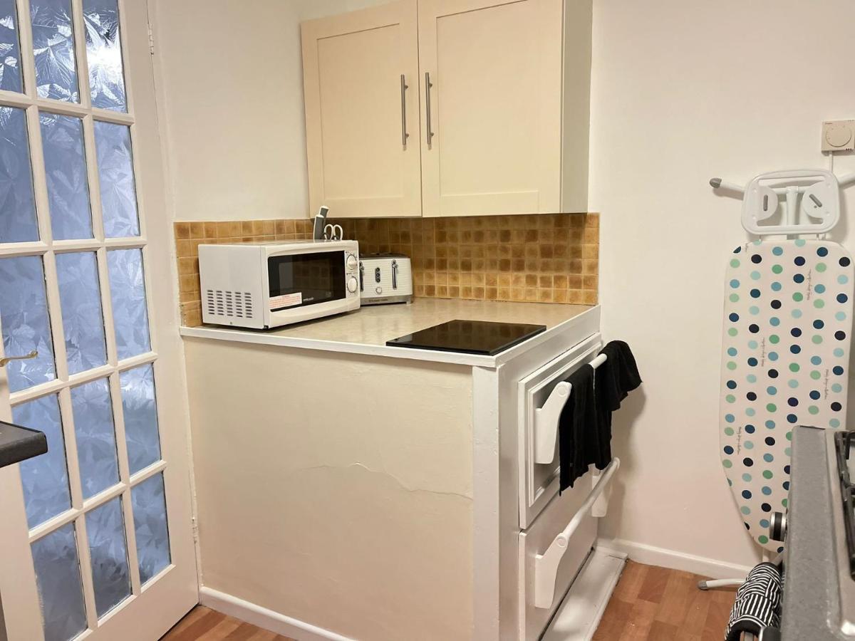 Lovely 1 Bed Home Near Hospital, With Parking & Garden Work Contractor Leisure, Sapphire Cambridge  Ngoại thất bức ảnh