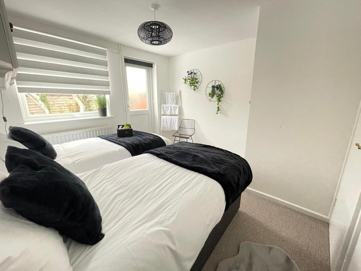 Lovely 1 Bed Home Near Hospital, With Parking & Garden Work Contractor Leisure, Sapphire Cambridge  Ngoại thất bức ảnh