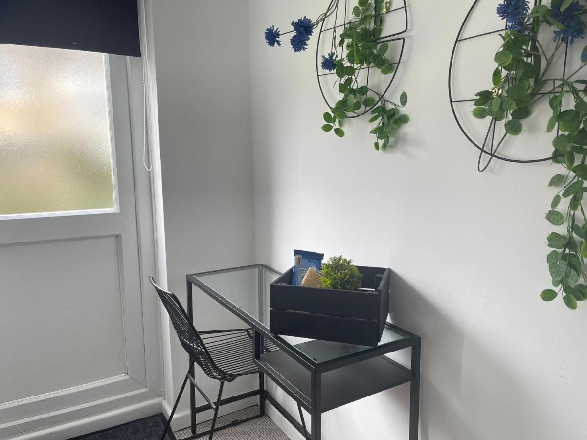 Lovely 1 Bed Home Near Hospital, With Parking & Garden Work Contractor Leisure, Sapphire Cambridge  Ngoại thất bức ảnh